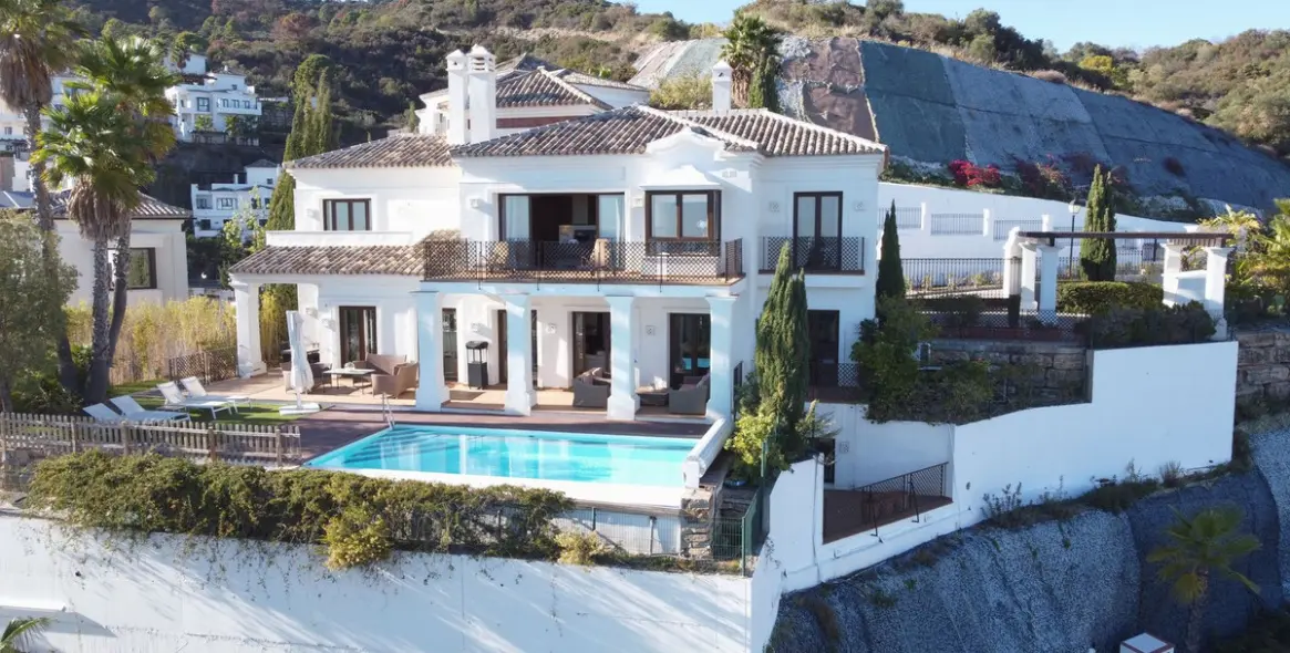 Venta de villa independiente en Benahavís 1