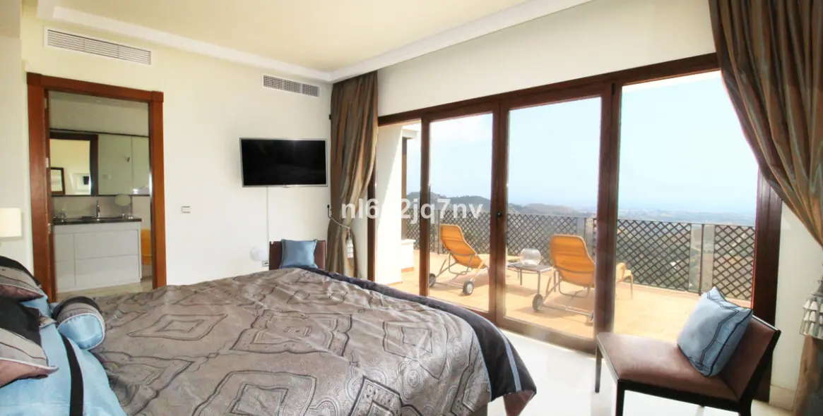 Sale of detached villa in Benahavís 26