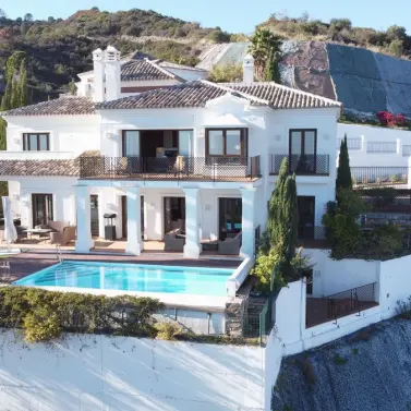 Sale of detached villa in Benahavís