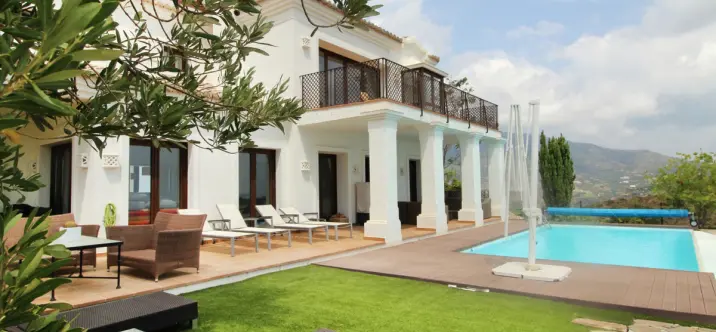 Sale of detached villa in Benahavís 1