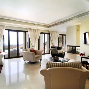 Sale of detached villa in Benahavís