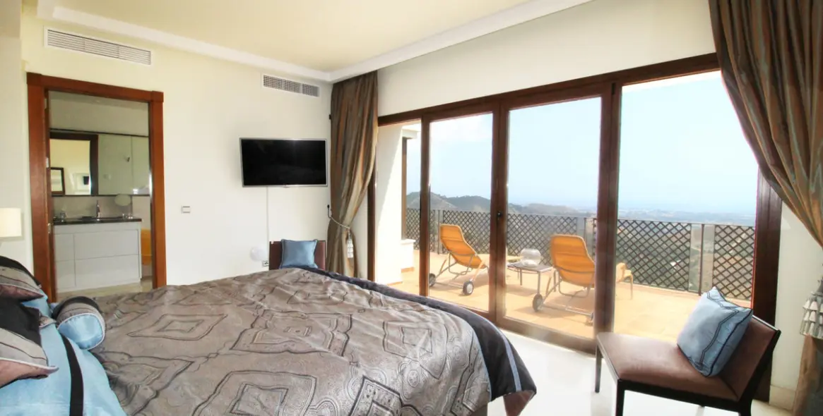 Sale of detached villa in Benahavís 26