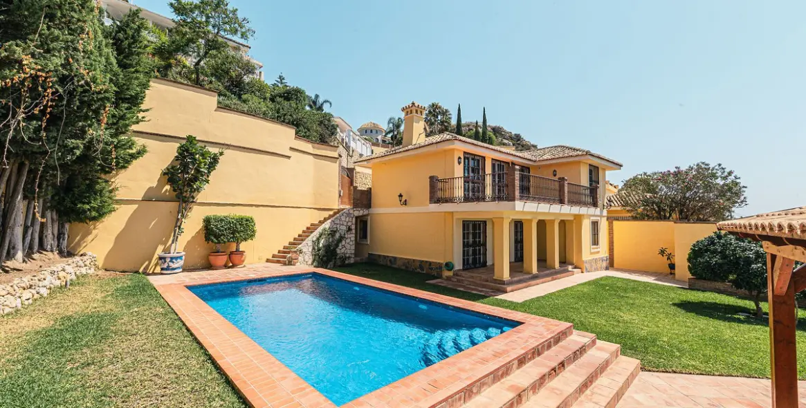 Sale of semi-detached house in La Capellania 1