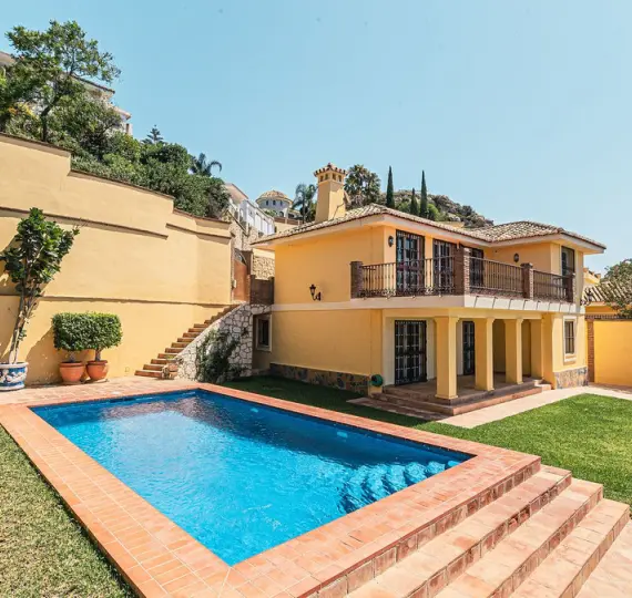 Продажа дома на две семьи в La Capellania