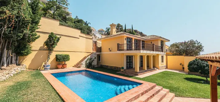 Продажа дома на две семьи в La Capellania 0