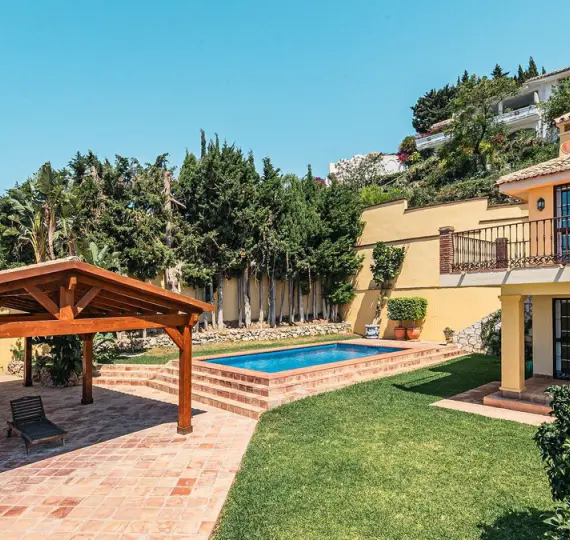 Продажа дома на две семьи в La Capellania