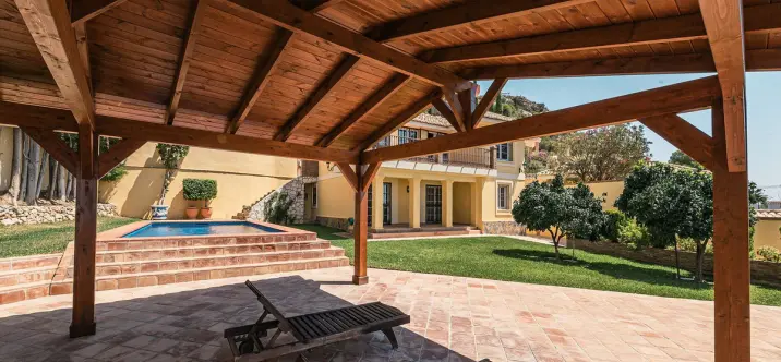 Продажа дома на две семьи в La Capellania 3