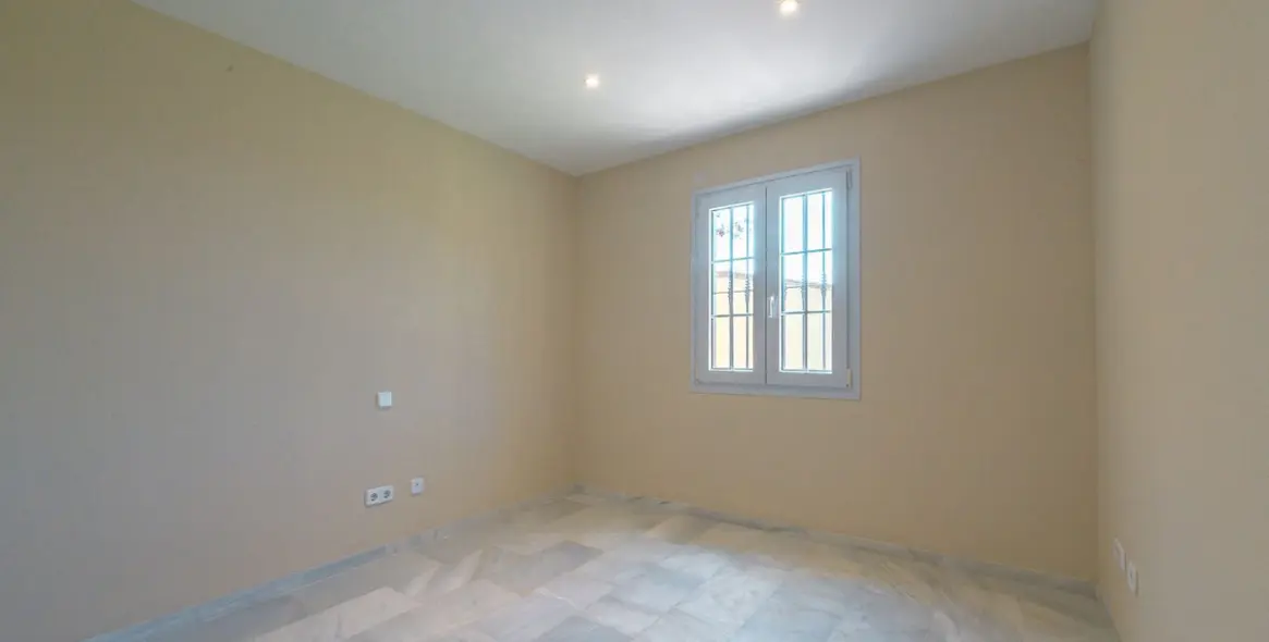 Sale of semi-detached house in La Capellania 19