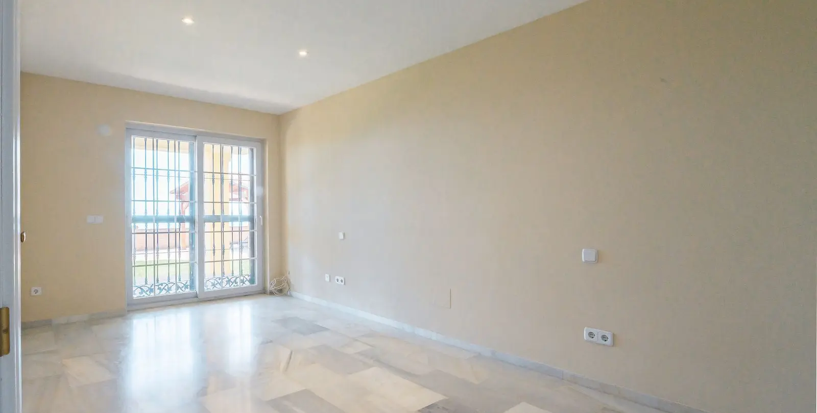 Продажа дома на две семьи в La Capellania 15