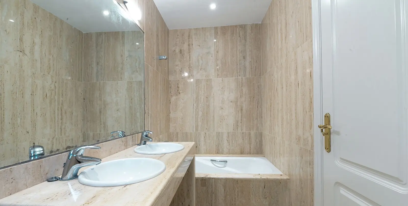 Продажа дома на две семьи в La Capellania 16