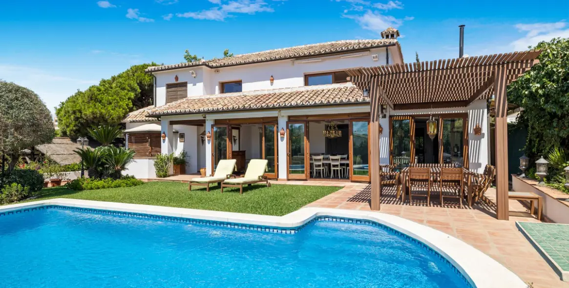 Продажа  отдельно стоящей виллы в Marbesa 1