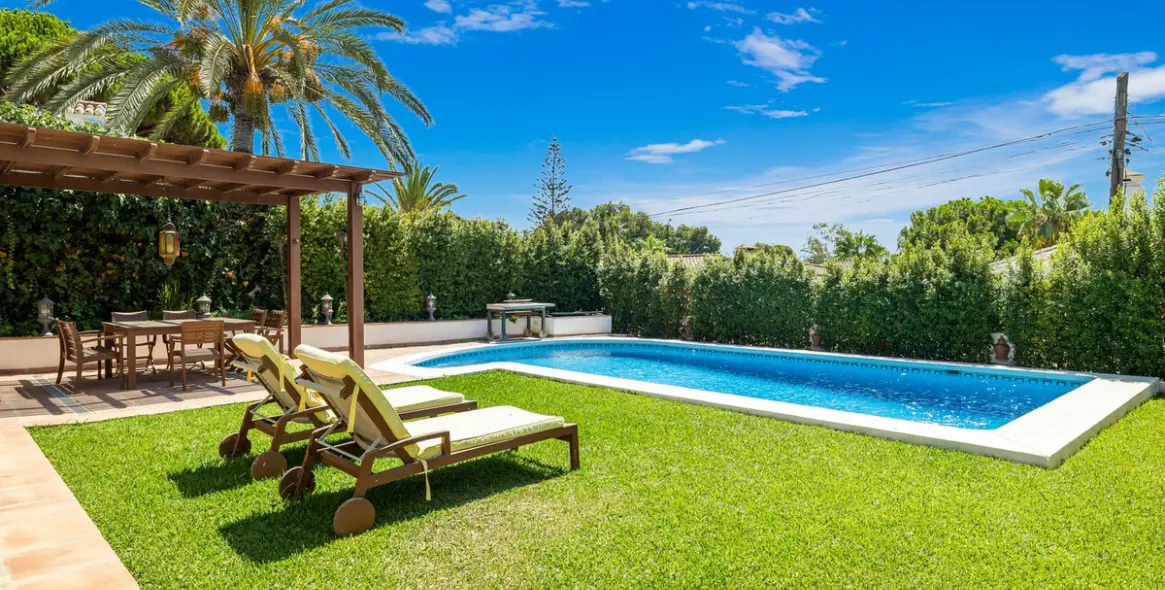 Продажа  отдельно стоящей виллы в Marbesa 2