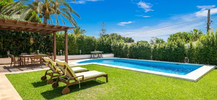 Продажа  отдельно стоящей виллы в Marbesa 1