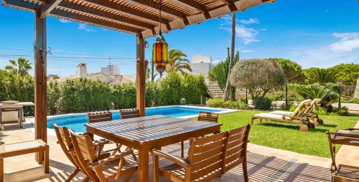 Продажа  отдельно стоящей виллы в Marbesa 4