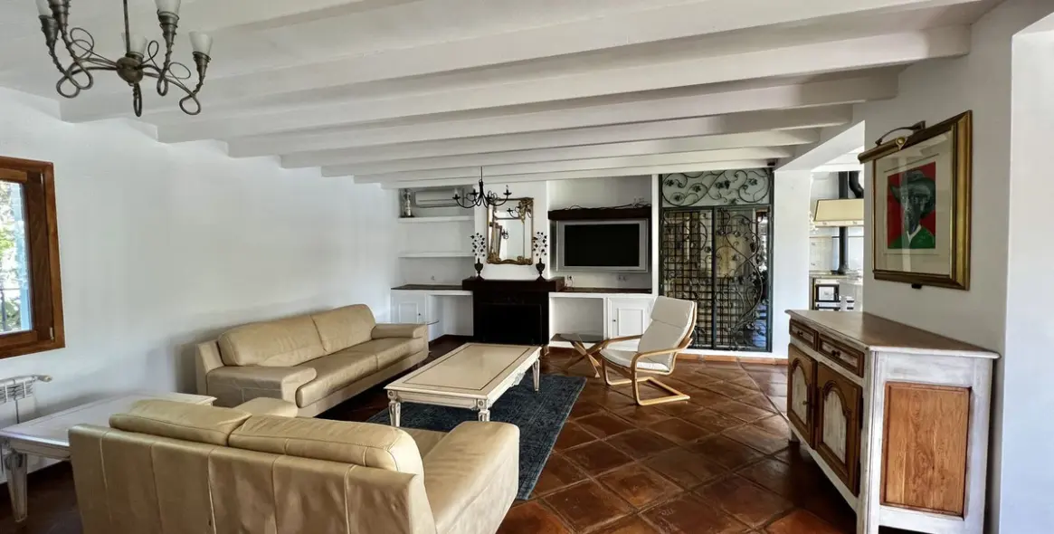 Продажа  отдельно стоящей виллы в Marbesa 5