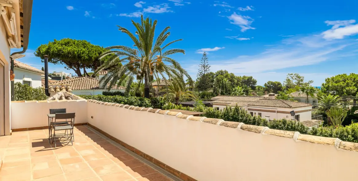 Продажа  отдельно стоящей виллы в Marbesa 14