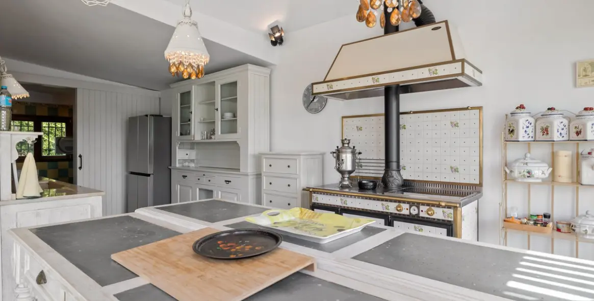 Продажа  отдельно стоящей виллы в Marbesa 18