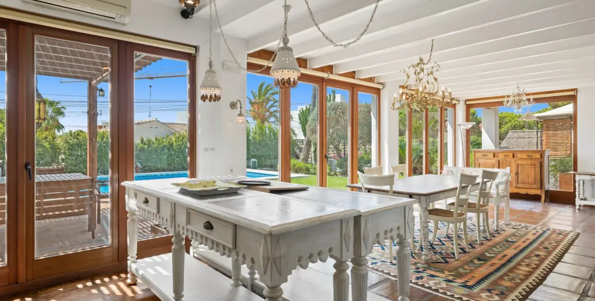 Sale of detached villa in Marbesa 25