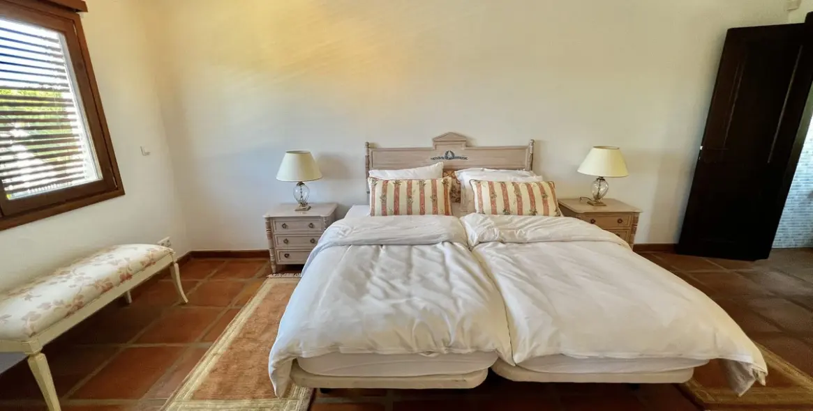 Sale of detached villa in Marbesa 33