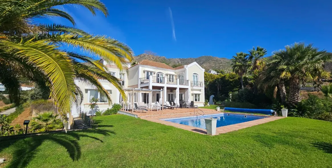 Sale of detached villa in Mijas 1