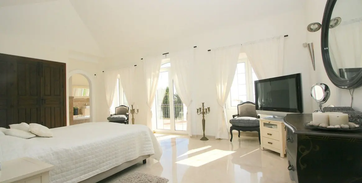 Sale of detached villa in Mijas 11