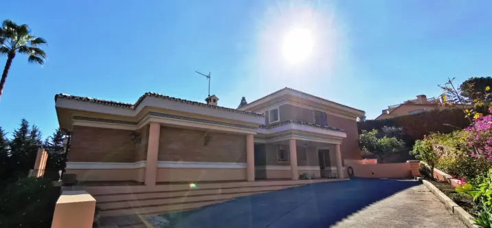 Продажа  отдельно стоящей виллы в Torremolinos 2