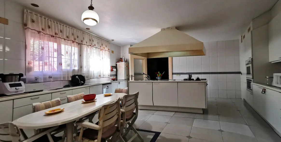 Продажа  отдельно стоящей виллы в Torremolinos 4