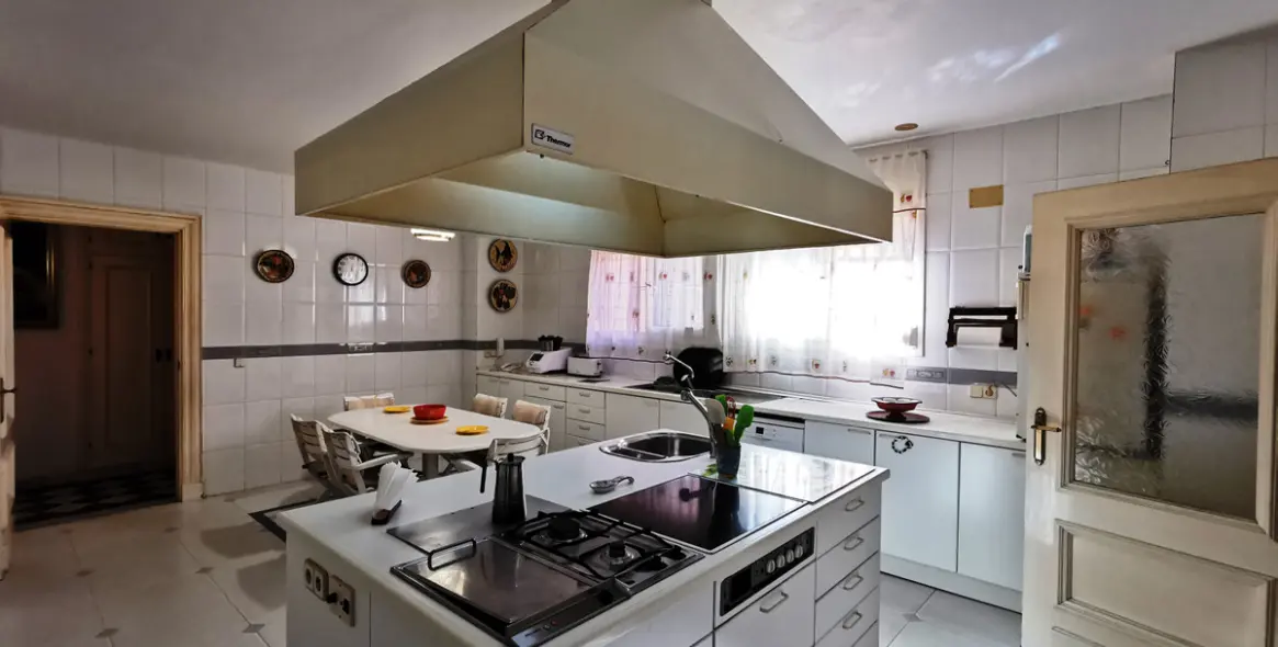 Продажа  отдельно стоящей виллы в Torremolinos 5