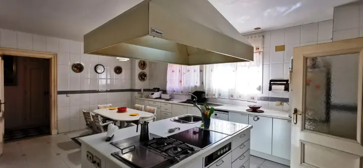 Продажа  отдельно стоящей виллы в Torremolinos 4