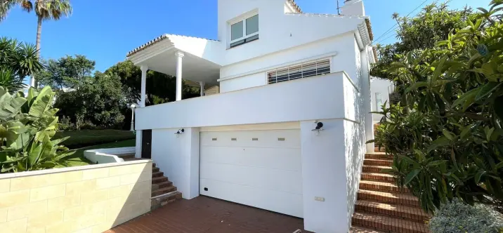 Sale of detached villa in Estepona 0