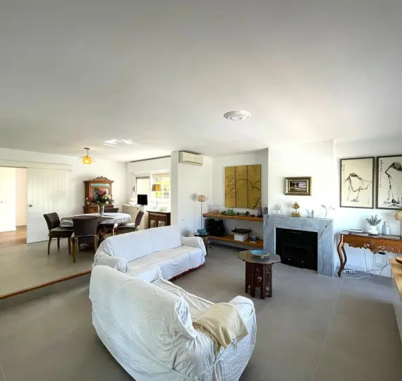 Sale of detached villa in Estepona