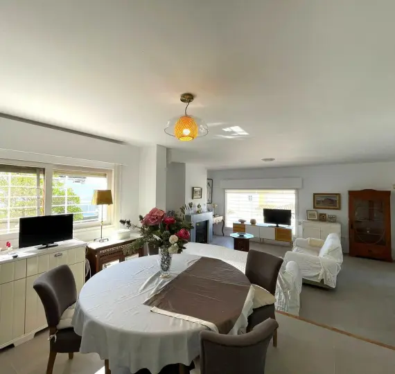 Sale of detached villa in Estepona