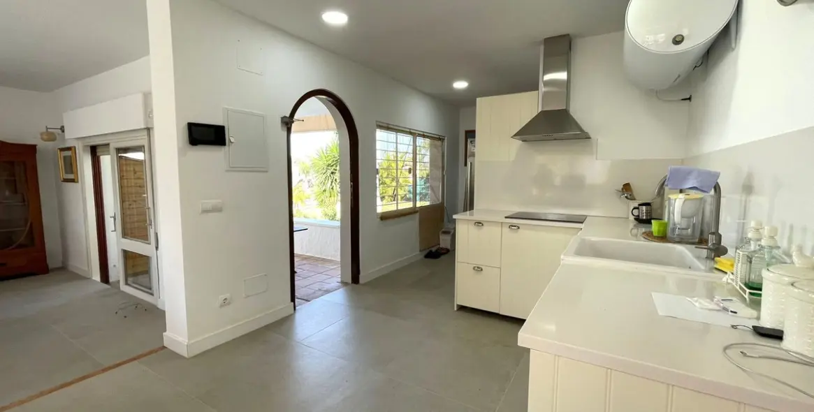 Продажа  отдельно стоящей виллы в Estepona 9