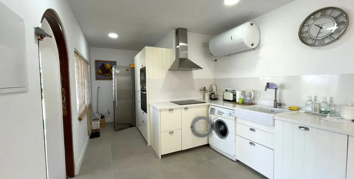 Продажа  отдельно стоящей виллы в Estepona 10