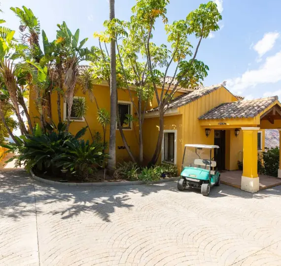 Oтдельно стоящая вилла R4100839