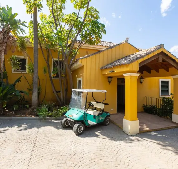 Oтдельно стоящая вилла R4100839