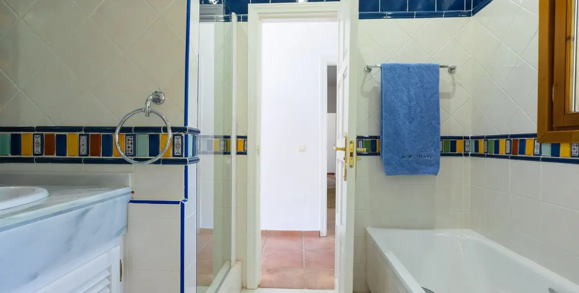 Продажа  отдельно стоящей виллы в Benahavís 24