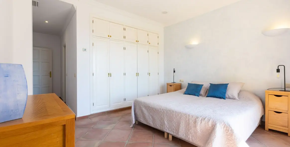 Продажа  отдельно стоящей виллы в Benahavís 25