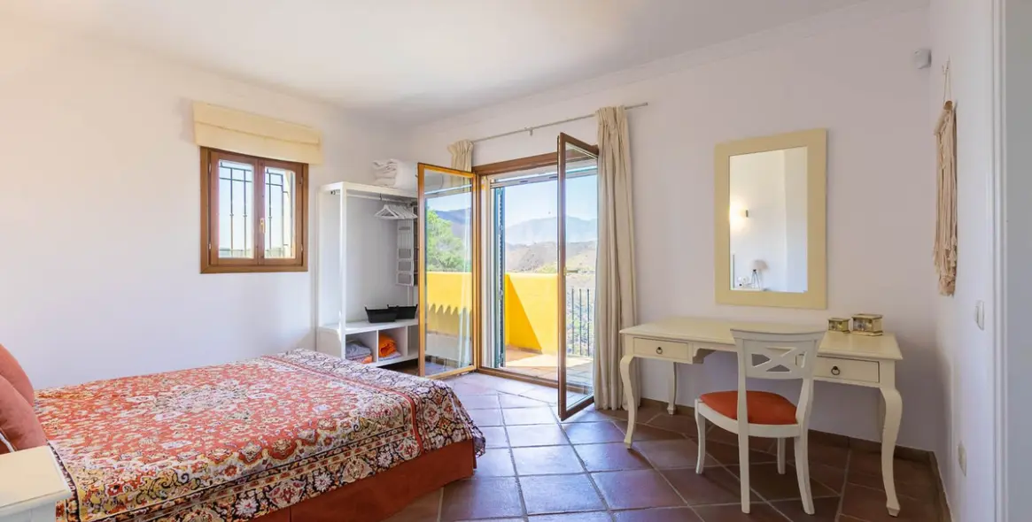 Продажа  отдельно стоящей виллы в Benahavís 32