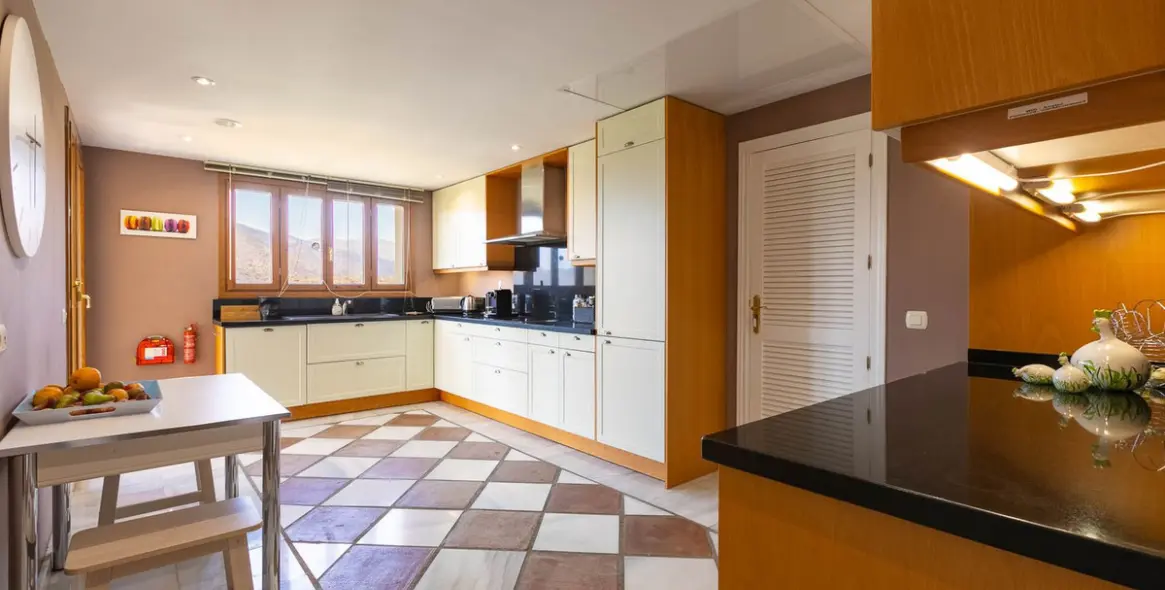 Продажа  отдельно стоящей виллы в Benahavís 34