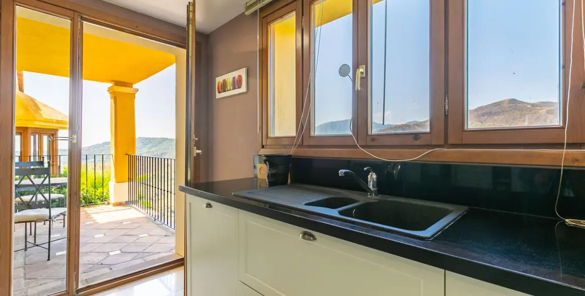 Продажа  отдельно стоящей виллы в Benahavís 36