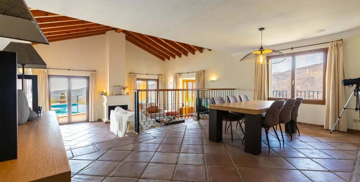 Продажа  отдельно стоящей виллы в Benahavís 41