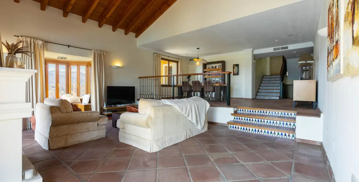 Продажа  отдельно стоящей виллы в Benahavís 46