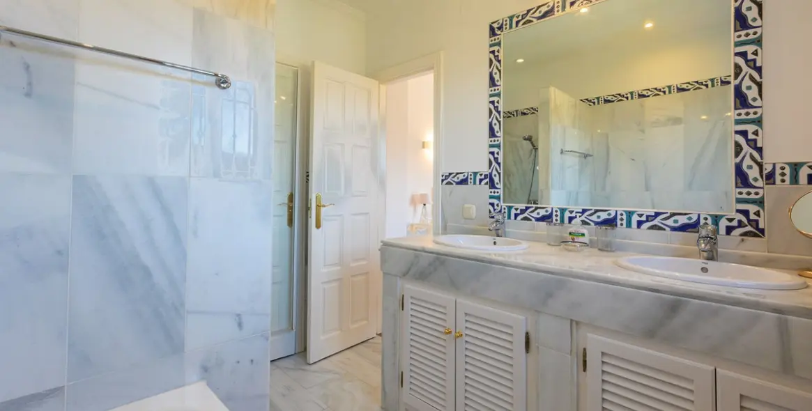 Продажа  отдельно стоящей виллы в Benahavís 67