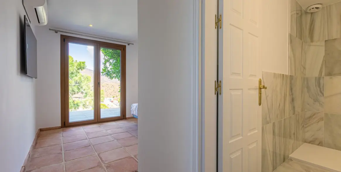 Продажа  отдельно стоящей виллы в Benahavís 95