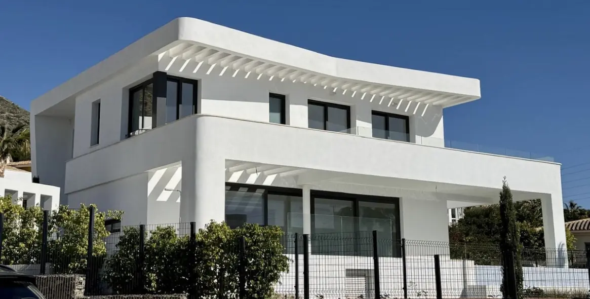 Продажа  отдельно стоящей виллы в Fuengirola 1