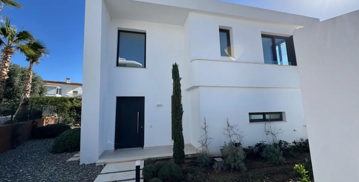 Продажа  отдельно стоящей виллы в Fuengirola 3