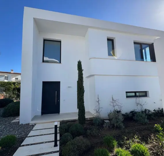 Продажа  отдельно стоящей виллы в Fuengirola