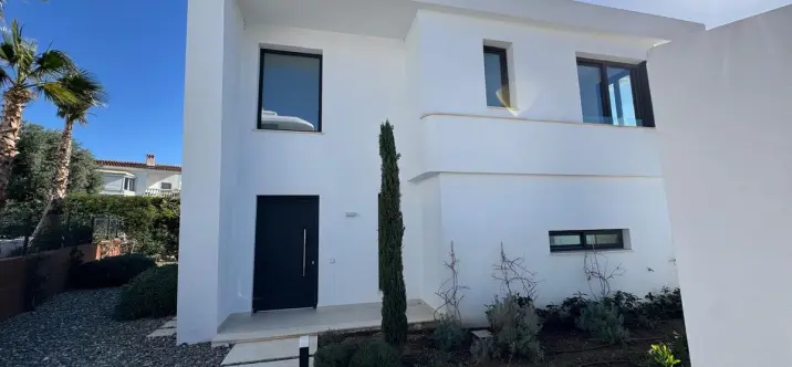 Продажа  отдельно стоящей виллы в Fuengirola 2