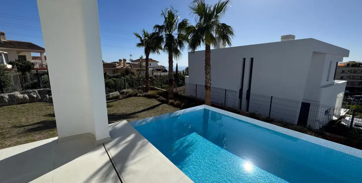 Продажа  отдельно стоящей виллы в Fuengirola 35